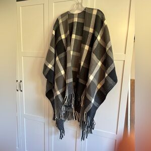 luxury plaid fringe gray & oatmeal off-white poncho ruana OS wool & acrylic OS